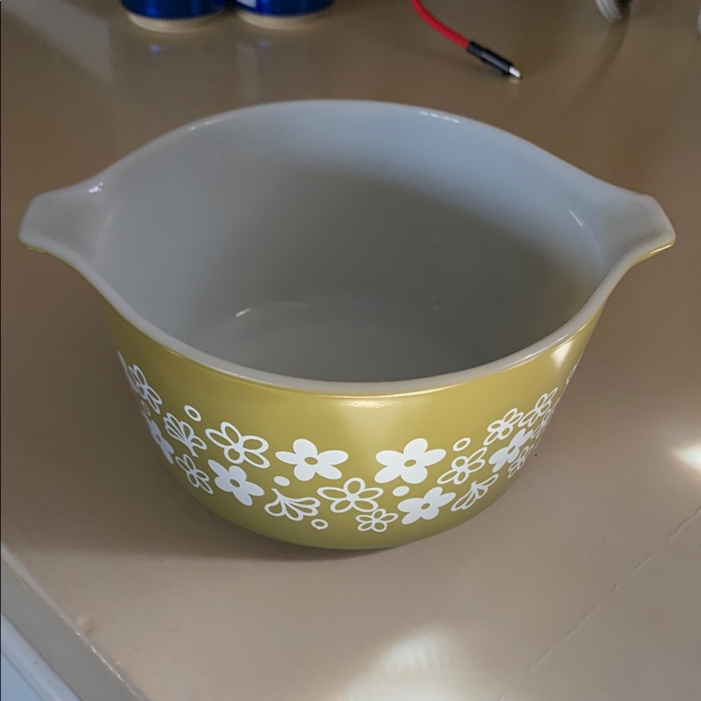 Pyrex Green and White Bakeware Mixing Bowl